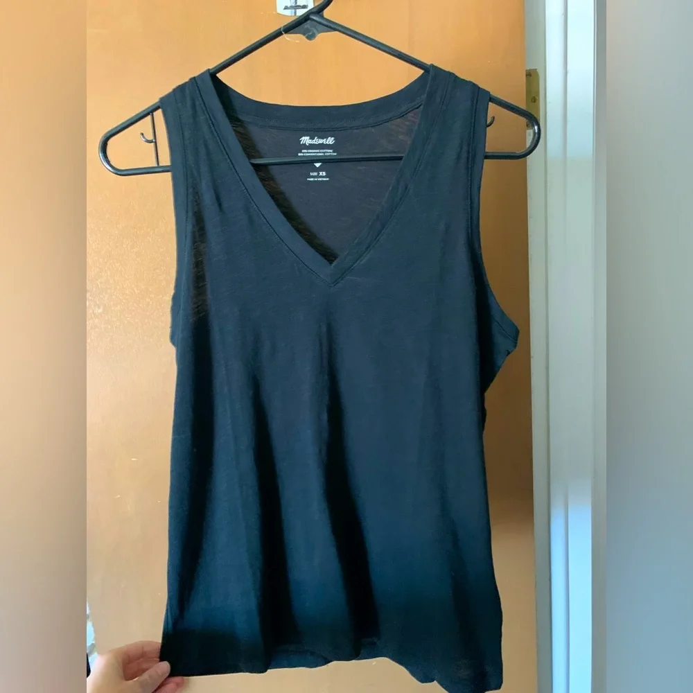 V-neck black madewell tank - xs - Picture 1 of 6